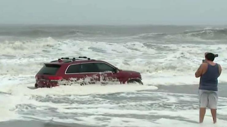 Jeep abandoned on Myrtle Beach as Hurricane Dorian rages; onlookers ...