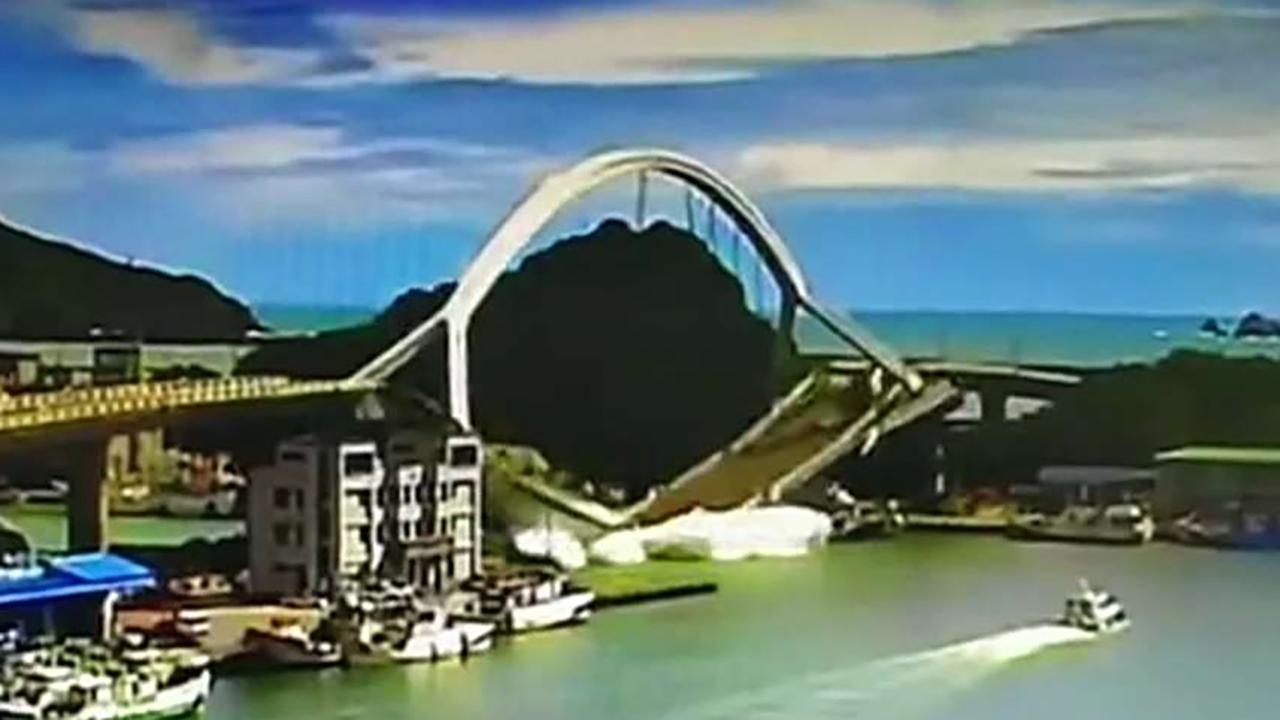 Towering bridge collapses in Taiwan